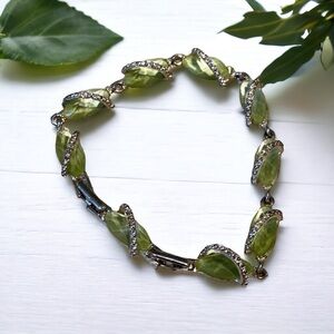 Avon vintage lime green bracelet. Has extension for larger wrist.